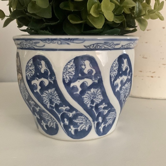 Chinoiserie Blue and‎ White Porcelain Cachepot Planter ceramic home decor - Picture 2 of 8